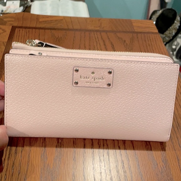 kate spade Handbags - NWT Kate Spade ♠️ wristlet in ballet 🩰 pink!